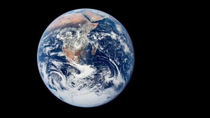 Sluneční soustava: planeta Země, pohled z Apolla 17 (foto: NASA, public domain)
