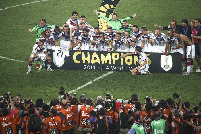 Vítězný fotbalový tým Německa, MS 2014 Brazílie (foto: Marcello Casal Jr/ Agencia Brasil, CC BY 3.0 BR)