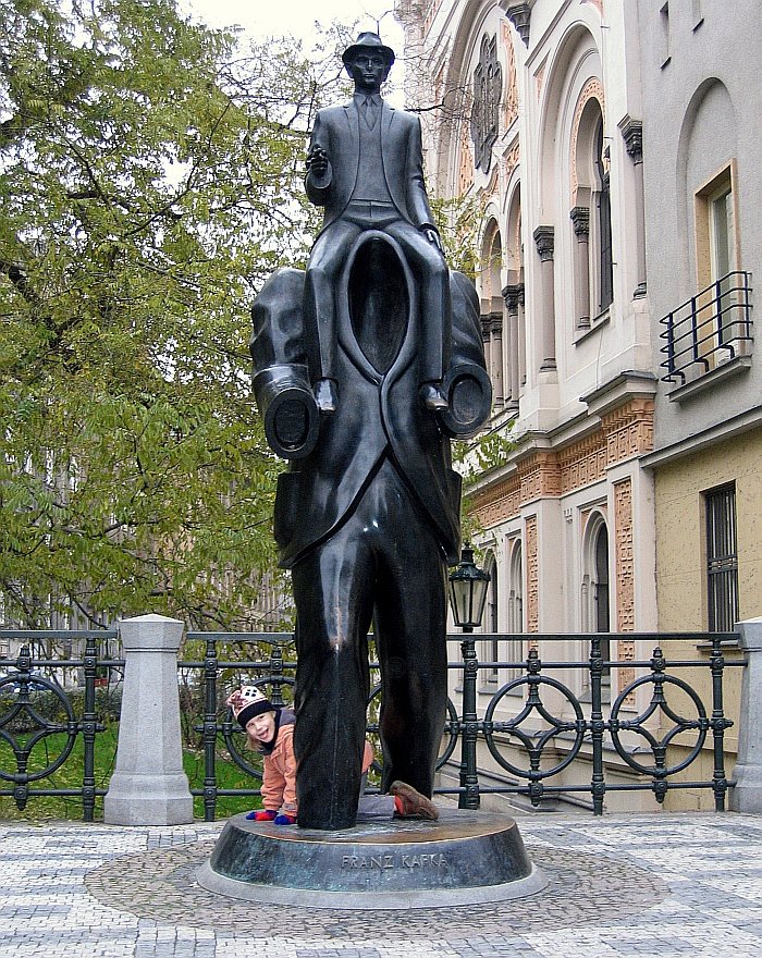 Franz Kafka - socha Jaroslava Róny (foto: Jan Brich, CC BY-NC-SA 4.0)