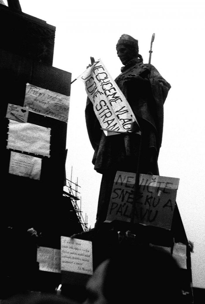 listopad 1989, plakáty a provolání (autor: ŠJů, CC BY-SA 3.0)