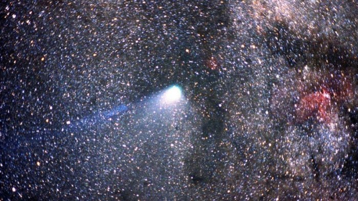 Halleyova kometa (foto: Kuiper Airborne Observatory, C141 aircraft April 8/9, 1986, New Zealand Expedition)