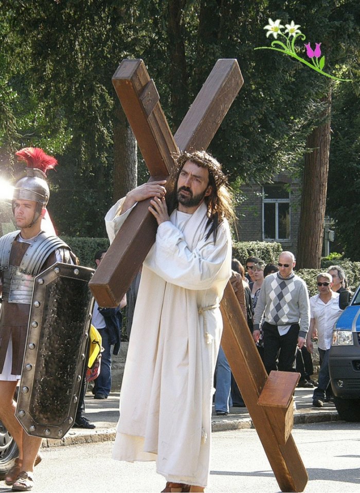 Ježíš nesoucí svůj kříž - pašijové hry, Stuttgart (foto: Ra Boe, CC BY-SA 3.0)