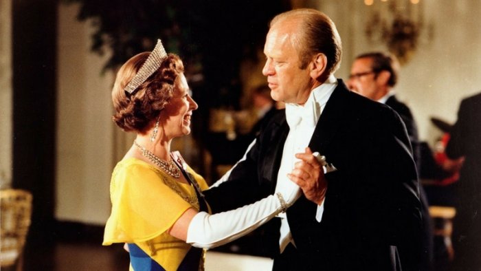 Královna Alžběta II. a prezident Gerald Ford (foto: Gerald R. Ford Presidential Library, CC0)
