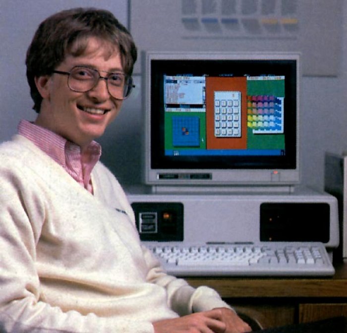 Bill Gates s první verzi systému Windows (foto: BYTE, prosinec 1984)