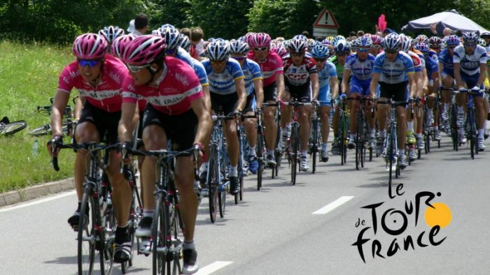 peloton Tour de France (foto: VZach, public domain)