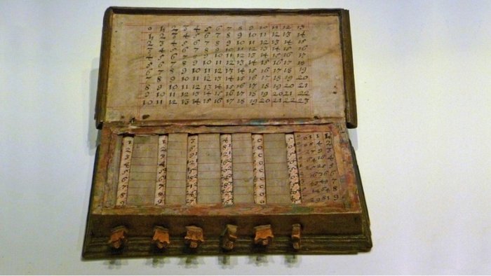 kalkulační kostky Johna Napiera (foto: Kim Traynor, CC BY-SA 3.0)