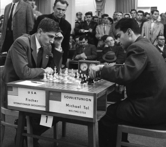 Bobby Fischer, Michail Tal (foto: Bundesarchiv, Ulrich Kohls, CC-BY-SA 3.0)