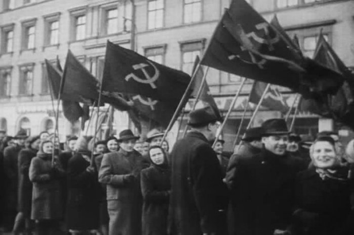 komunistická demonstrace (public domain)