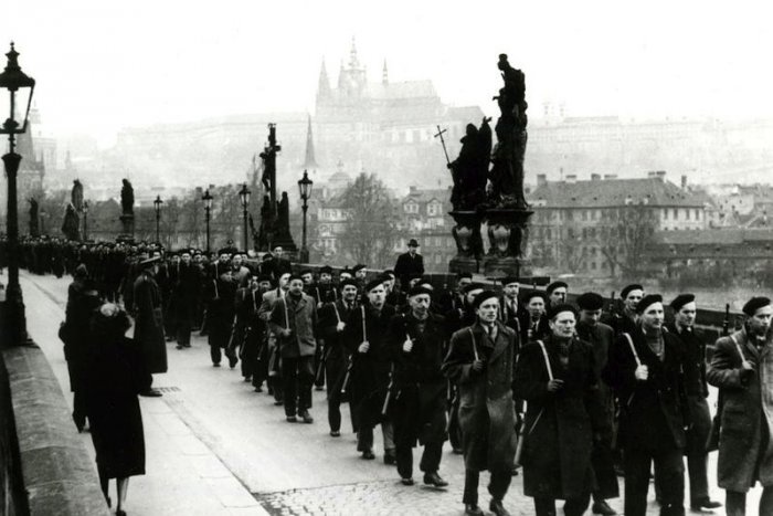 Lidové milice, únor 1948 (public domain)