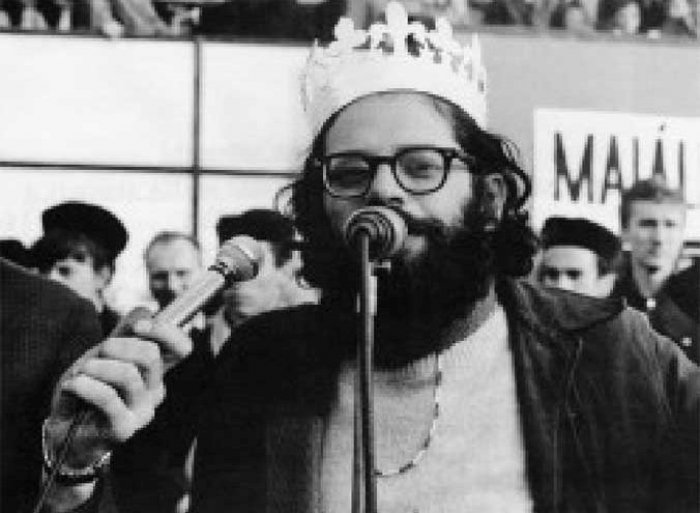 Král majáles 1965 Allen Ginsberg (foto: Engramma.it, CC BY-SA 3.0)