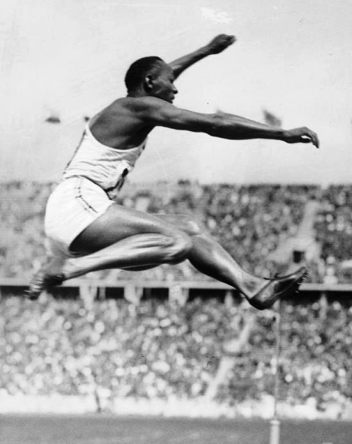 Long jump, Jesse Owens (photo: Bundesarchiv, CC BY-SA 3.0 de)