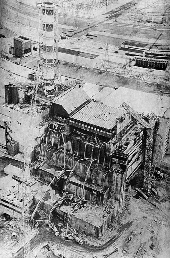 Havárie jaderné elektrárny Černobyl - zničený blok elektrárny