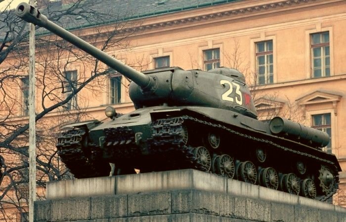 Panzer Nr. 23 auf dem Platz der Sowjetischen Panzersoldaten, Prag 5